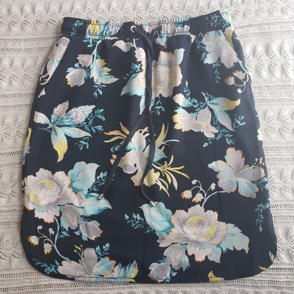 Ann Taylor Dresses & Skirts - 💕💕Ann Taylor skirt with pockets size small A25